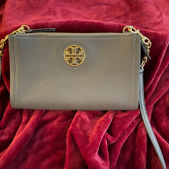 Tory Burch Carson crossbody bag in taupe - Picture 4 of 8